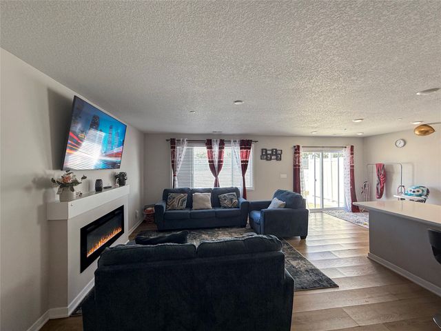 5908 NW 90th Street, Johnston, IA 50131