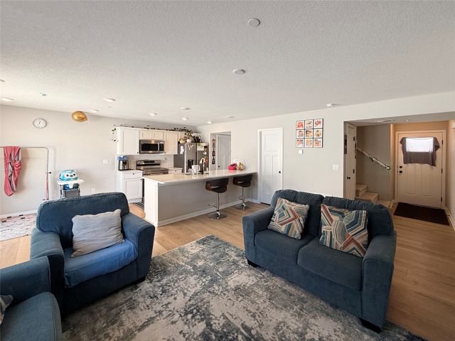 5908 NW 90th Street, Johnston, IA 50131