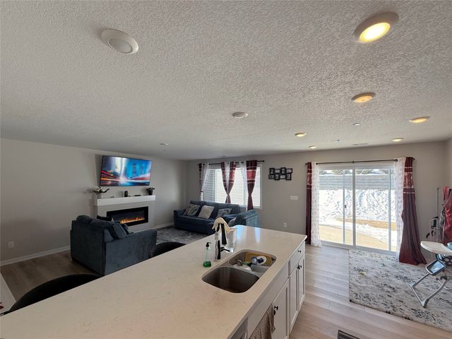 5908 NW 90th Street, Johnston, IA 50131