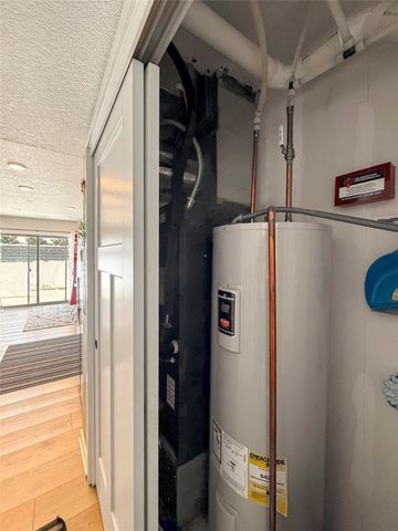 5908 NW 90th Street, Johnston, IA 50131