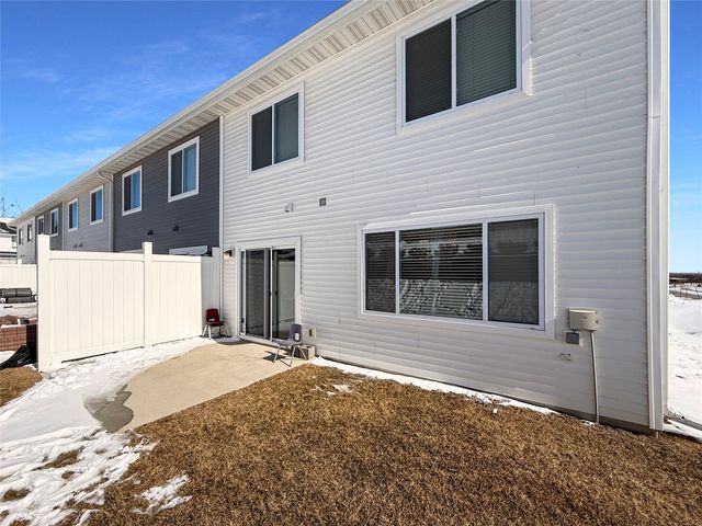 5908 NW 90th Street, Johnston, IA 50131