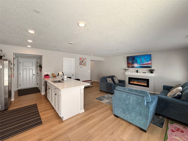 5908 NW 90th Street, Johnston, IA 50131