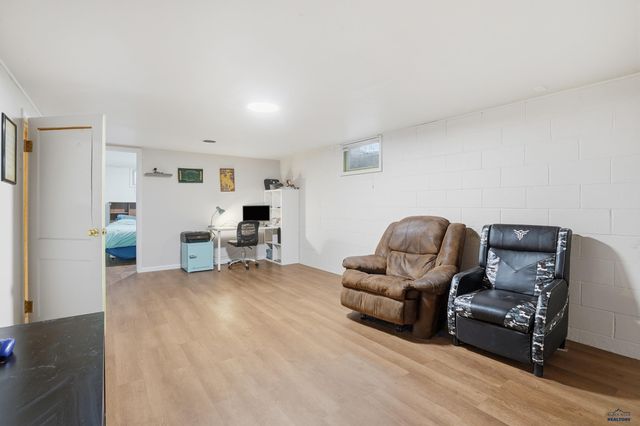 210 STANLEY CT, Rapid City, SD 57702