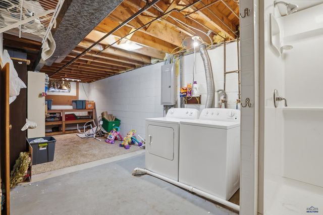 210 STANLEY CT, Rapid City, SD 57702