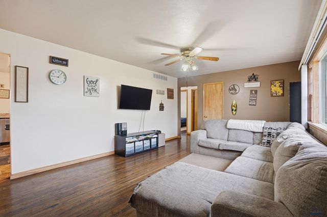 210 STANLEY CT, Rapid City, SD 57702