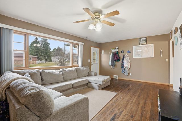 210 STANLEY CT, Rapid City, SD 57702