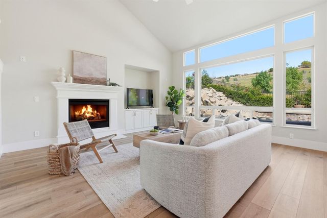 1359 W Terracina Dr, El Dorado Hills, CA 95762