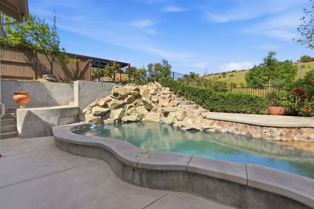 1359 W Terracina Dr, El Dorado Hills, CA 95762