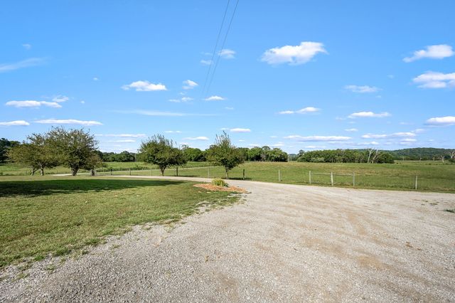 2811 Bert Watt Rd, Petersburg, TN 37144