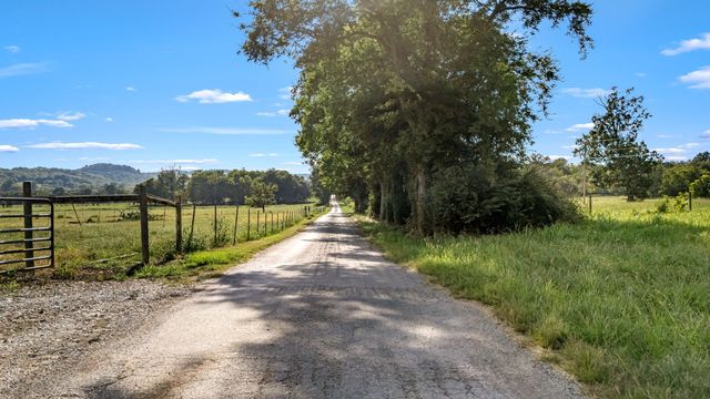 2811 Bert Watt Rd, Petersburg, TN 37144