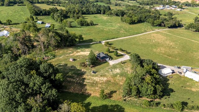 2811 Bert Watt Rd, Petersburg, TN 37144