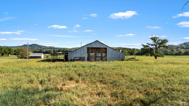 2811 Bert Watt Rd, Petersburg, TN 37144