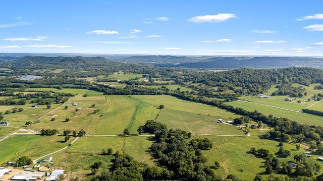 2811 Bert Watt Rd, Petersburg, TN 37144