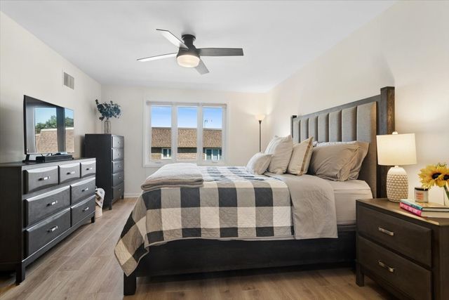 2300 W Talcott Road 2B1, Park Ridge, IL 60068