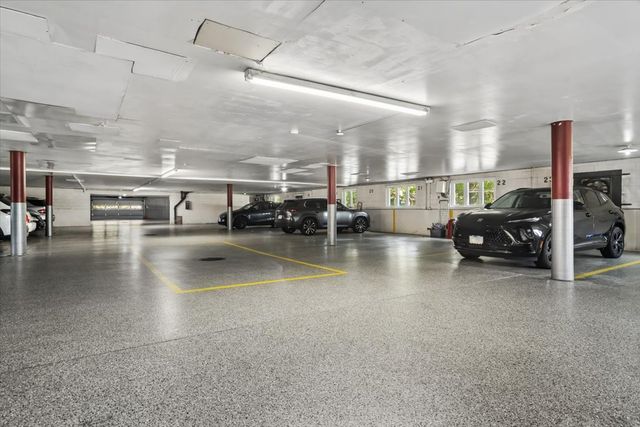 2300 W Talcott Road 2B1, Park Ridge, IL 60068