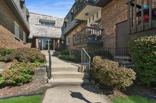 2300 W Talcott Road 2B1, Park Ridge, IL 60068