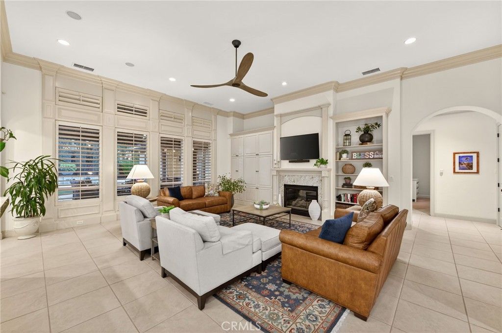 Image 24 of property listing at 3350 E Via Montiano, Clovis, CA 93619