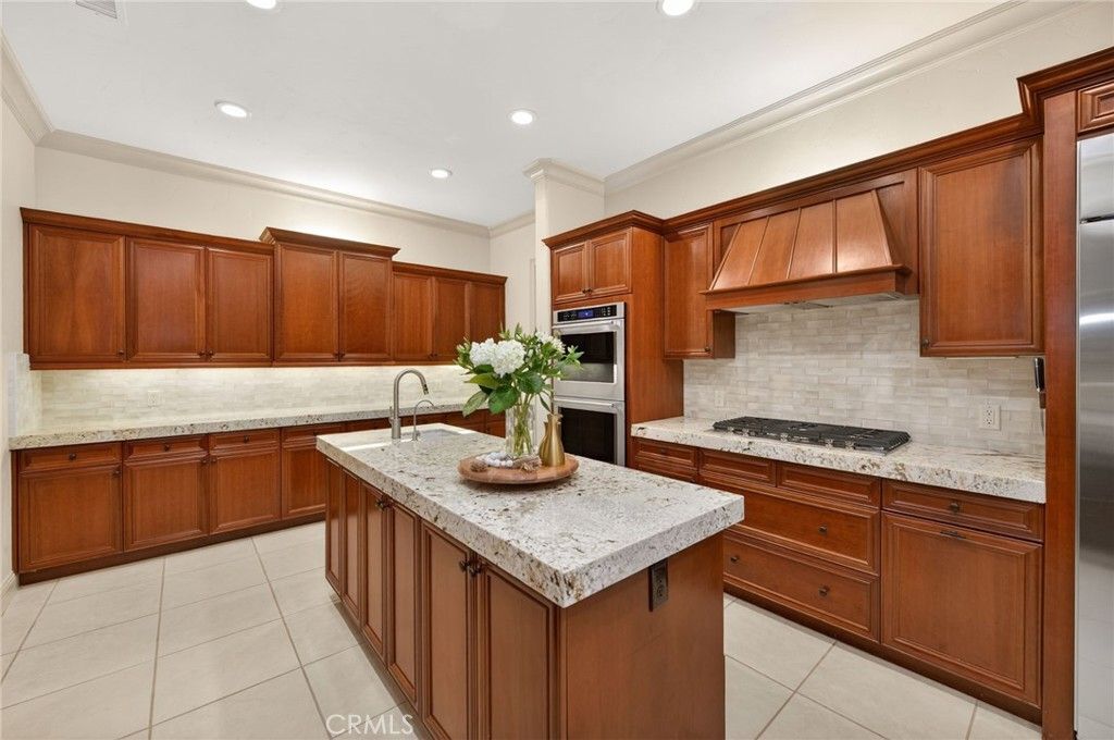 Image 33 of property listing at 3350 E Via Montiano, Clovis, CA 93619