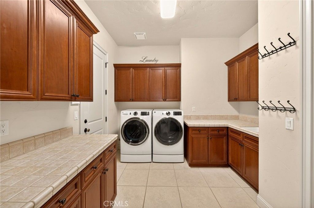 Image 34 of property listing at 3350 E Via Montiano, Clovis, CA 93619