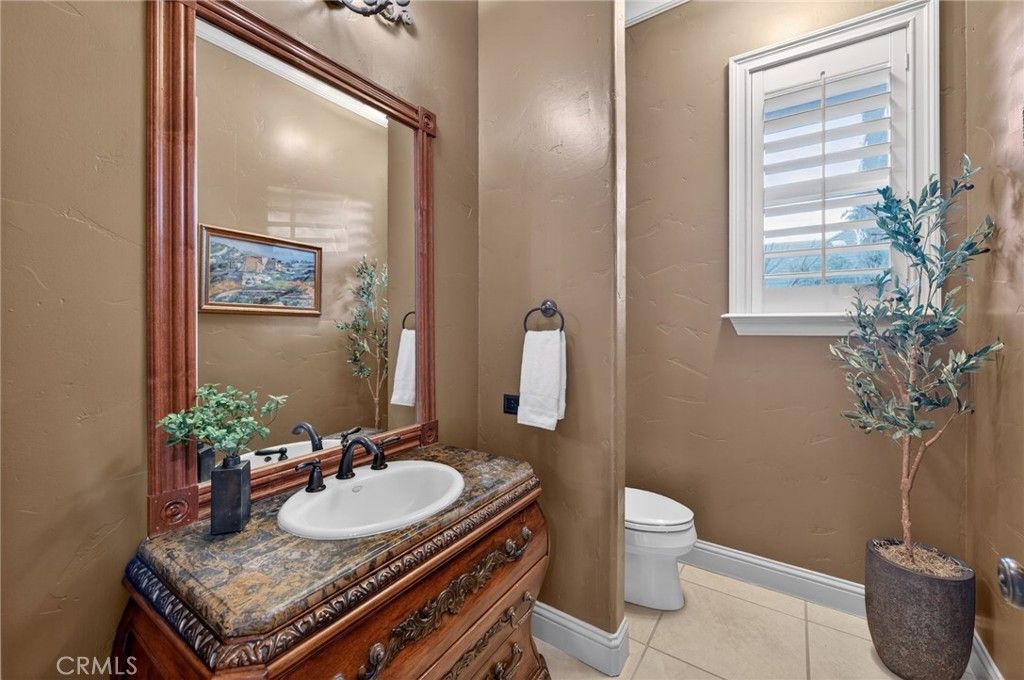 Image 35 of property listing at 3350 E Via Montiano, Clovis, CA 93619