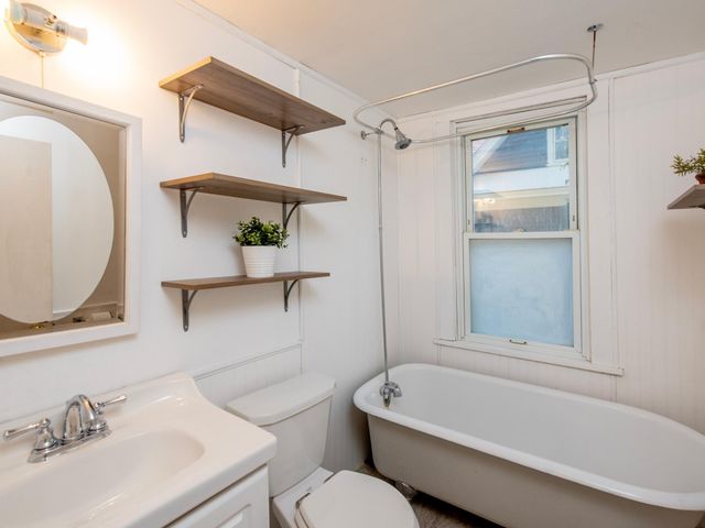 196 Baker Street E, Saint Paul, MN 55107