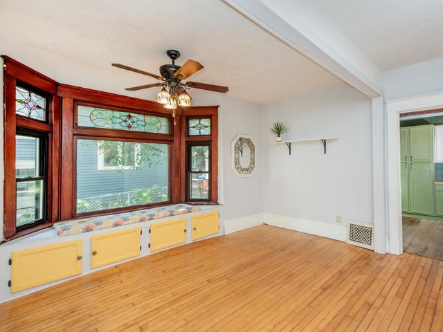 196 Baker Street E, Saint Paul, MN 55107