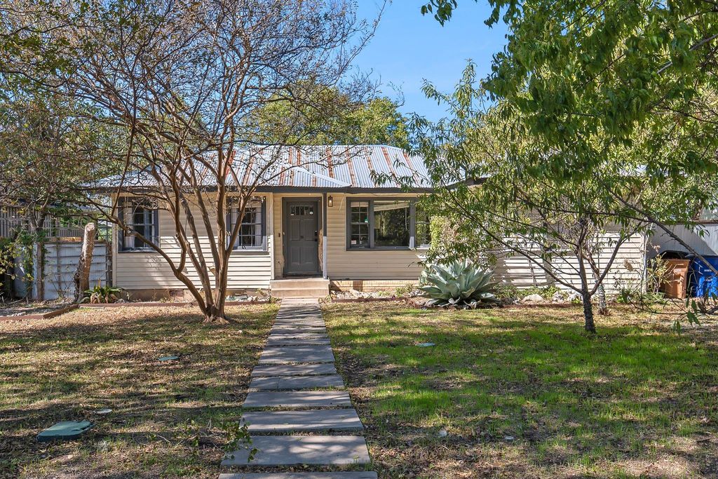 4608 Banister LN, Austin, TX 78745