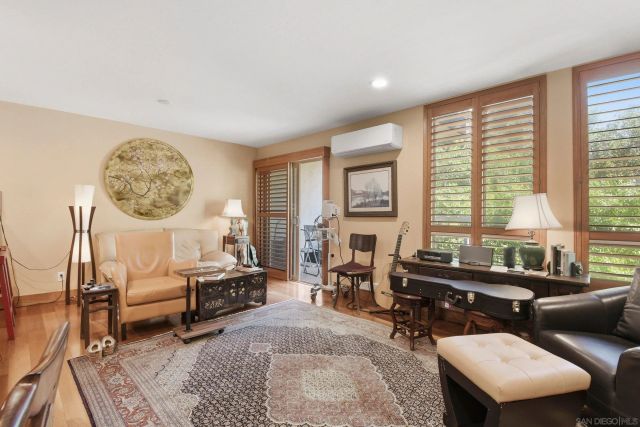 935 Genter 305, La Jolla, CA 92037