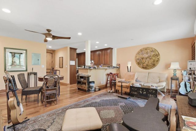 935 Genter 305, La Jolla, CA 92037