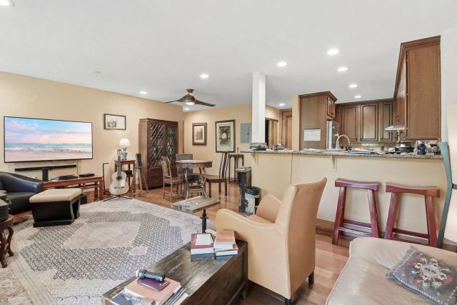 935 Genter 305, La Jolla, CA 92037