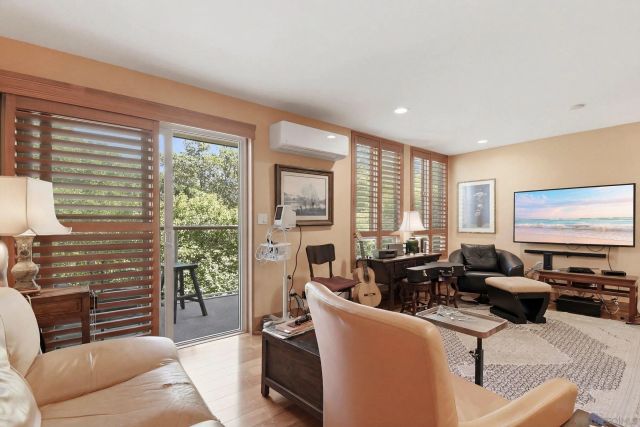 935 Genter 305, La Jolla, CA 92037