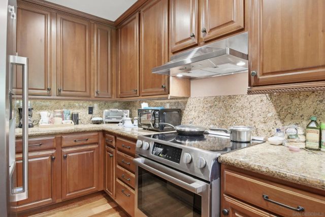 935 Genter 305, La Jolla, CA 92037