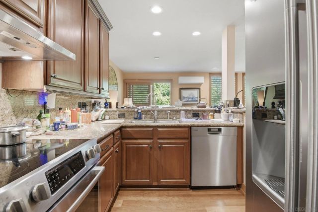 935 Genter 305, La Jolla, CA 92037