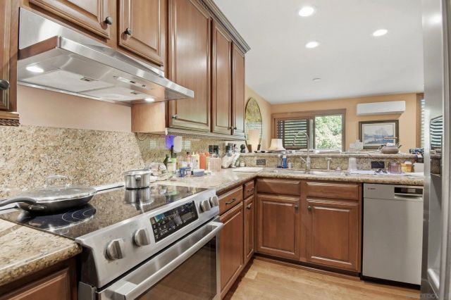 935 Genter 305, La Jolla, CA 92037