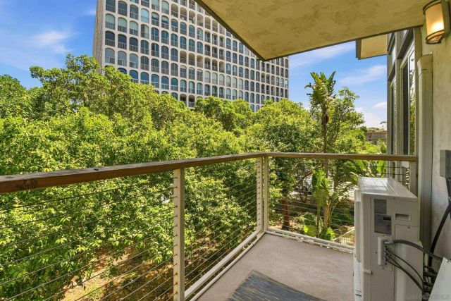 935 Genter 305, La Jolla, CA 92037