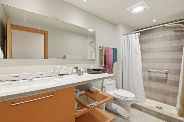 935 Genter 305, La Jolla, CA 92037