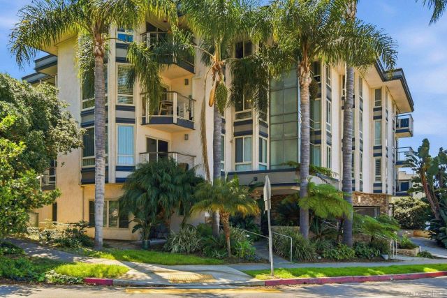 935 Genter 305, La Jolla, CA 92037