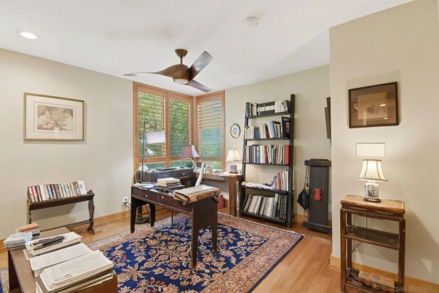 935 Genter 305, La Jolla, CA 92037