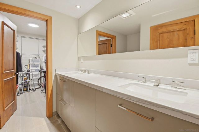 935 Genter 305, La Jolla, CA 92037