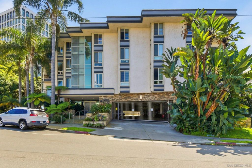 935 Genter 305, La Jolla, CA 92037