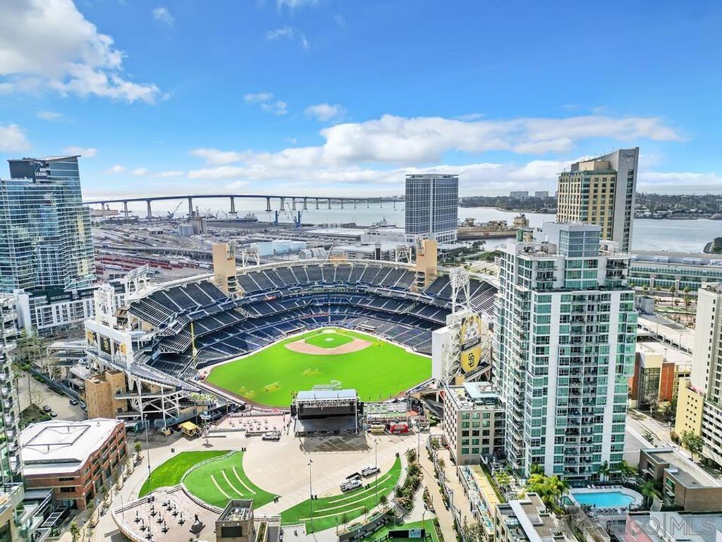 325 7th Ave 705, San Diego, CA 92101