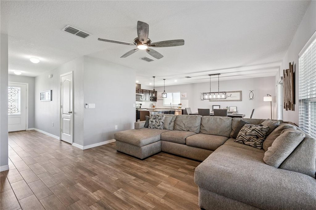 Image 4 of property listing at 606 PRESERVE POINTE BOULEVARD, Davenport, FL 33837