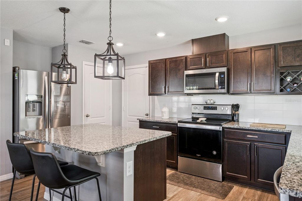 Image 9 of property listing at 606 PRESERVE POINTE BOULEVARD, Davenport, FL 33837