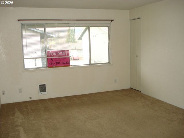 3148 W HARVARD Ave, Roseburg, OR 97471