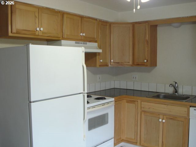 3148 W HARVARD Ave, Roseburg, OR 97471