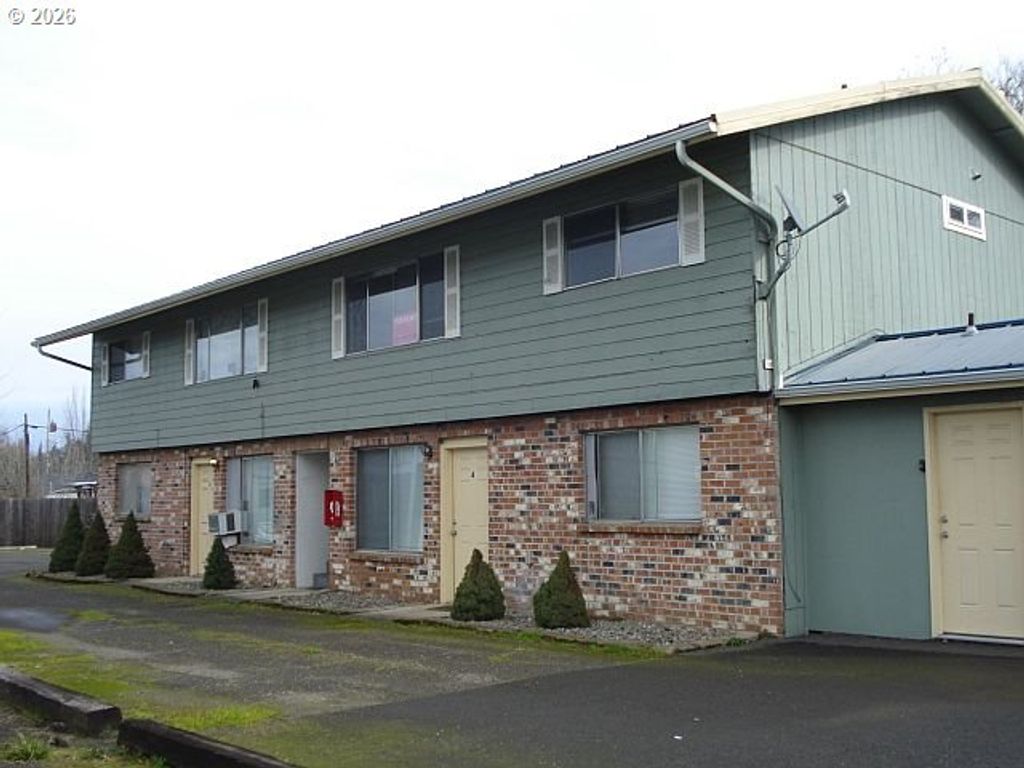 3148 W HARVARD Ave, Roseburg, OR 97471