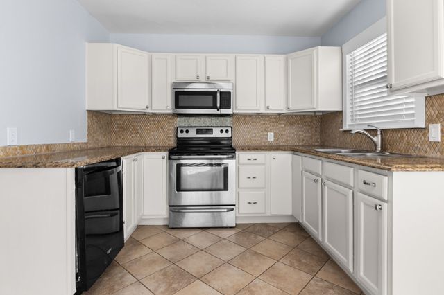 3800 Desert Ridge Drive, Fort Worth, TX 76116