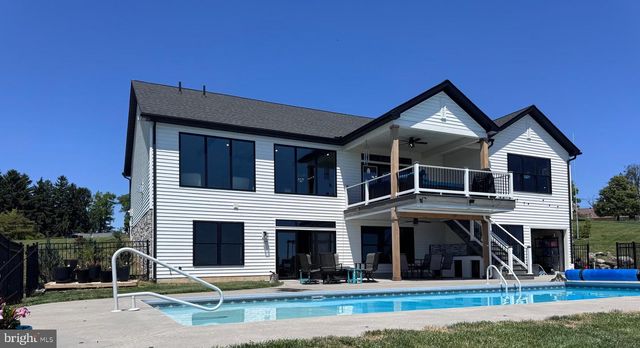 7513 WEST RD, York, PA 17403