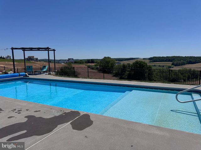 7513 WEST RD, York, PA 17403