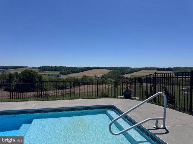 7513 WEST RD, York, PA 17403